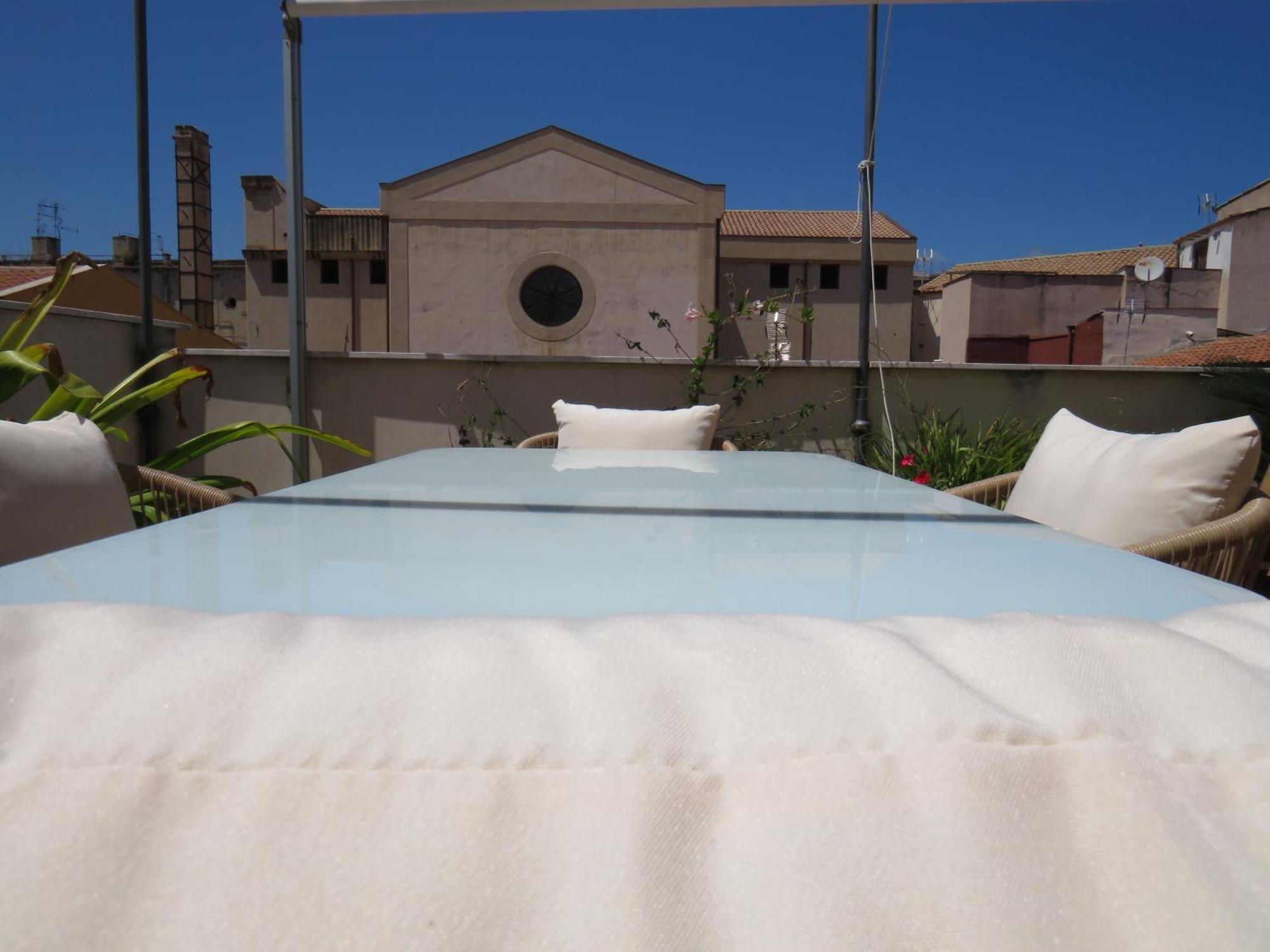 Apartment Sunny Loft With Terrace And Jacuzzi In The Centre
